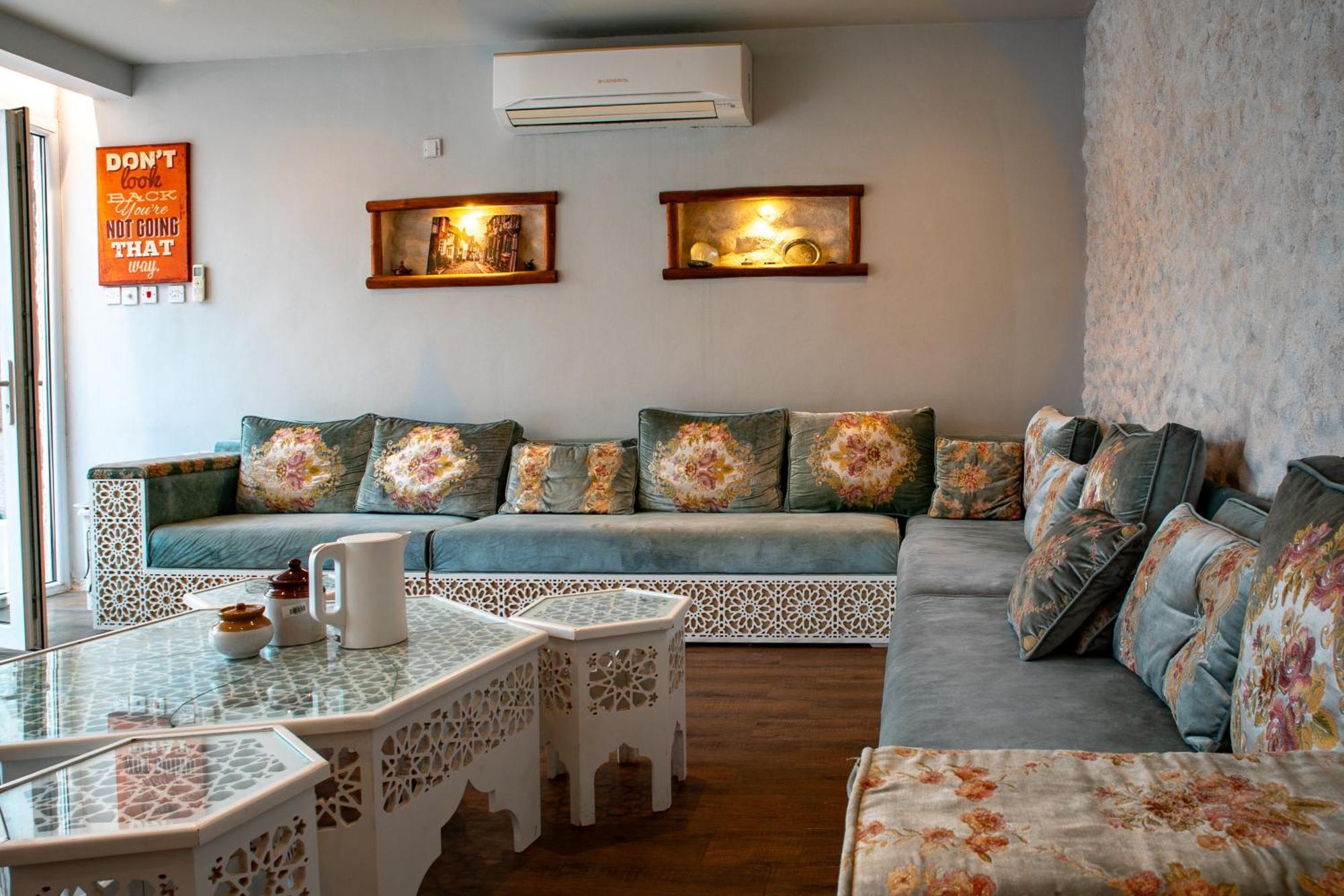 Elegant Garden Stay With 2 Living Areas, 2 Bedrooms, 1 Full And 1 Half Bath For 6 Guests Umm Al Amad Zewnętrze zdjęcie