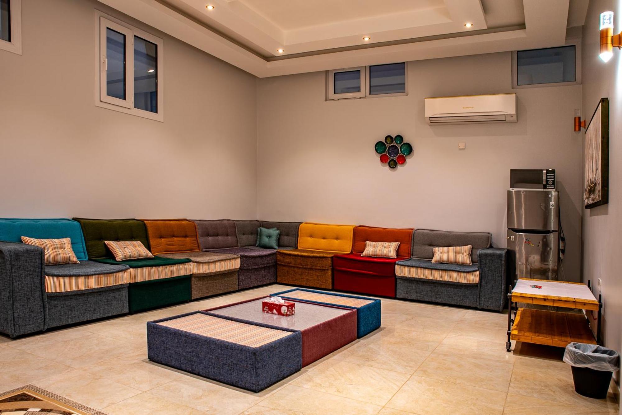 Elegant Garden Stay With 2 Living Areas, 2 Bedrooms, 1 Full And 1 Half Bath For 6 Guests Umm Al Amad Zewnętrze zdjęcie